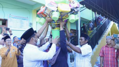 Photo of Maulid Nabi Muhammad SAW, Bupati Gresik Bagikan Tiga Ekor Sapi di Pulau Bawean