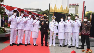 Photo of Wadan Kodiklat TNI AL Hadiri Peringatan Hari Pahlawan Tahun 2021 di Monumen Tugu Pahlawan Surabaya