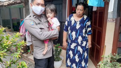 Photo of Anak Penderita Hidrosefalus Mendapat Bantuan Dari Sat Binmas Polres Sampang