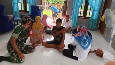 Photo of Didampingi Babinsa Para Lansia Di Pulau Bawean Berhasil Mendapatkan Vaksin