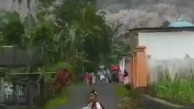 Photo of Dua Kecamatan Di Lumajang Terdampak Erupsi Gunung Semeru