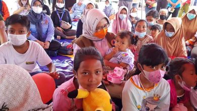Photo of Bunda Indah Wakil Bupati Lumajang fokus Relokasi, agar Anak-anak Harus Bahagia dan Nyaman di Pengungsian