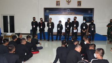 Photo of Mahasiswa Politeknik Negeri Madura Ikuti Out Bond Management Training di Kodiklat TNI AL