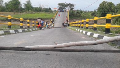 Photo of Jembatan Kacangan Benjeng, Ambles Akses Ditutup Total