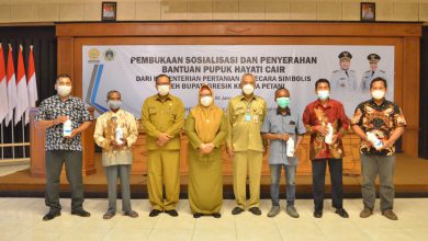Photo of 250 Kelompok Tani Di Kabupaten Gresik Terima Bantuan Puluhan Ribu Liter Pupuk Cair Hayati Dari Kementan RI