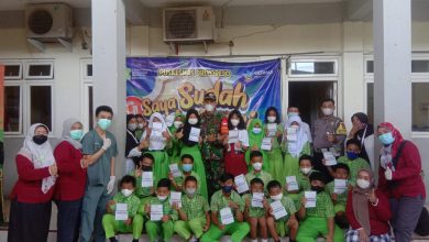 Photo of Babinsa Petiken Dampingi Pelaksanaan Vaksinasi Di Dua Sekolah Sekaligus