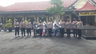 Photo of Kapolres Sampang Serahkan Hadiah Utama Doorprize Vaksinasi