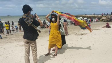 Photo of Cuaca buruk, Wisata Pantai Dalegan Kerahkan Empat Petugas di Tepi Pantai
