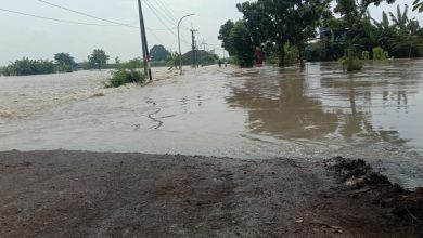 Photo of Banjaragung Terisolir akibat Luapan Air Sungai Kalilamong