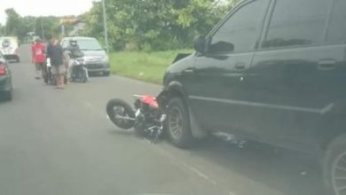 Photo of Kecelakaan Maut Gresik, Pemotor Tewas Ditabrak Mobil Panther Lawan Arah
