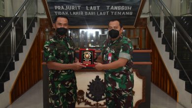 Photo of Komandan Kodiklatal Terima Kunjungan Kehormatan Danpusdiklat Hanudnas