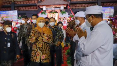 Photo of Di Perayaan Dharma Santi Tahun Baru Saka 1944, Gubernur Khofifah Sampaikan Pesan Terus Jaga Alam dan Kelestariannya