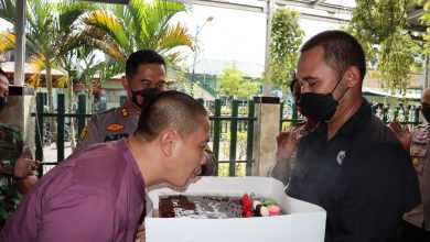 Photo of Kapolres Gresik Luruk Rumah Dinas Dandim 0817/Gresik, Berikan Surprise di Ulang Tahun Yang Ke – 42