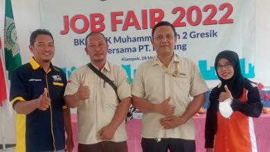Photo of Turut Andil Kurangi Angka Pengangguran, BKK SMK Muda Benjeng Gelar Job Fair 2022 Bersama PT. Kawung