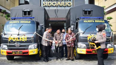 Photo of Polresta Sidoarjo Terima 2 Truk Operasional dari Pemkab Sebagai Pengamanan Pilkades