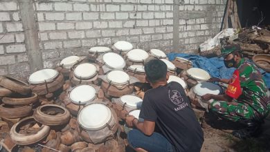 Photo of Babinsa Bungah Berharap UMKM Pengrajin Rebana Warga Binaanya Mendapat Bantuan dan Support Dari Pemerintah