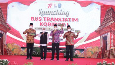 Photo of Resmi Beroperasi, Bupati Gresik Hadiri Launching Bus Trans Jatim Koridor I