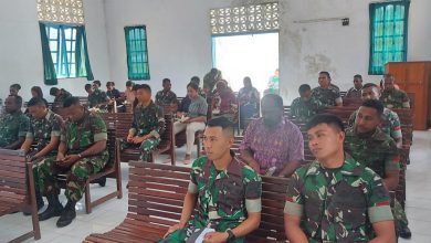 Photo of Jaga Hubungan Dengan Tuhan Dan Masyarakat, Anggota Satgas TMMD Reg Ke-114 Laksanakan Ibadah Bersama Warga