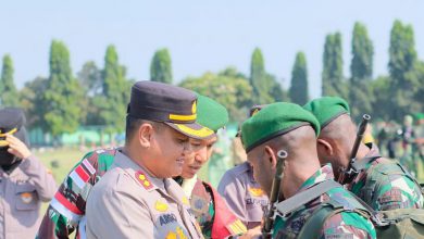 Photo of Kapolres Blitar Kota Hadiri Apel Pemberangkatam Satgas Pamtas RI-PNG Yonif 511/DY