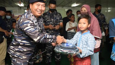 Photo of Kodiklatal Terjunkan Tenaga Kesehatan Dalam Bhakti Kesehatan HUT TNI AL Ke-77