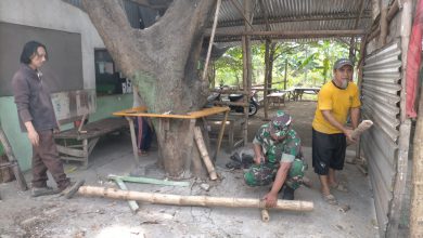 Photo of Bantuan Kecil Babinsa Sangat Berarti Bagi Pemilik Warung di Desa Sumber Waru