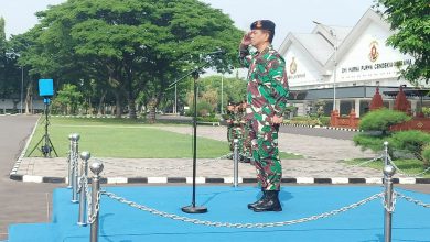 Photo of Prajurit dan PNS Kodiklatal Ikuti Upacara Bendera 17 –an