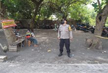 Photo of Patroli Polsek Pasirian Berikan Himbauan Pengunjung Pantai, dan Antisipasi Balap Liar