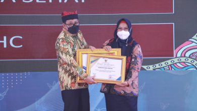 Photo of Komitmen Pemkab Gresik Tingkatkan Derajat Kesehatan Masyarakat Diganjar Penghargaan Dari Pemerintah Provinsi Jawa Timur