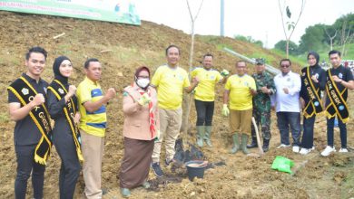 Photo of Bupati dan Wakil Ikut Sukseskan Tanam Seribu pohon