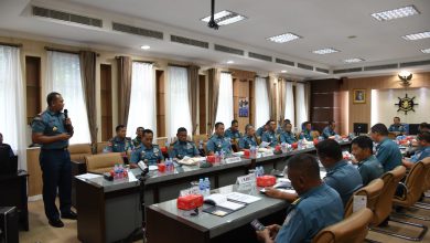 Photo of Wujudkan SDM TNI AL Unggul, Kodiklatal Gelar Latihan Terbang dan Berganda
