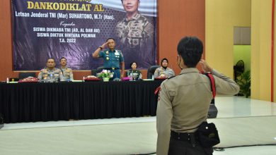Photo of Tinjau Diklat Integrasi Di Sepolwan Polri, Dankodiklatal Puji Kekompakan Antar Siswa