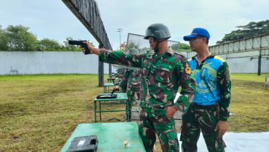 Photo of Wujudkan Prajurit Yang Profesional, Siswa Dikmaba Pomal Angkatan XLII Gelombang 1 Latihan Menembak Pistol