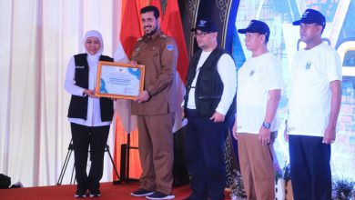 Photo of Berperan Aktif dalam Pembangunan Sektor Perikanan dan Kelautan, Habib Hadi Terima Penghargaan dari Gubernur Khofifah