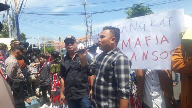 Photo of Demo Bansos Di Kantor Kejari, AMSB Desak Dua Oknum Kepala Desa Di Tetapkan Tersangka