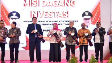 Photo of Gubernur Khofifah Gelar Misi Dagang di Tanah Papua, Catatkan Transaksi Rp 246 Miliar