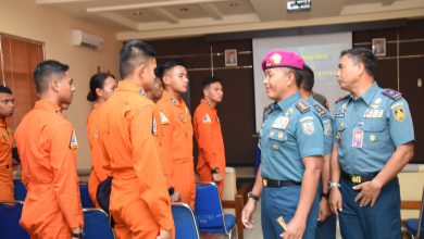 Photo of Saksikan Siswa Penerbang TNI AL Berlatih, Dankodiklatal Berpesan Jadilah Prajurit Profesional