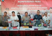 Photo of Sebanyak 45,5 Ton BBM Bersubsidi Berhasil Di Ungkap Ditreskrimsus Polda Jatim Dan Amankan 27 Tersangka