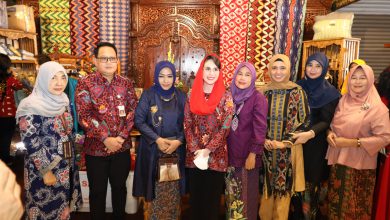 Photo of Jalasenastri Bakor Surabaya Ikut Ramaikan Pameran Batik Bordir dan Aksesoris Fair 2023