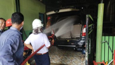Photo of Habis Jalan – Jalan Mobil Inova Terbakar