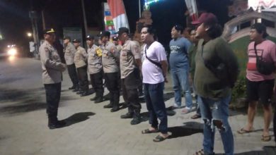 Photo of Kapolsek Balongpanggang Siagakan Puluhan Personel Pengamanan Malam di Perbatasan Gresik – Mojokerto