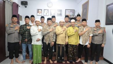 Photo of Untuk Menjaga Sinergitas Dan Kondusifitas Wilayah Wakapolda Jatim Kunjungi Pesantren Di Kediri.