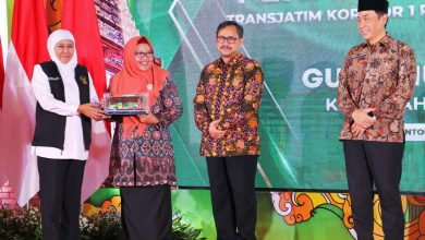 Photo of Gubernur Khofifah Luncurkan Tambahan 10 Armada Bus Transjatim Koridor I Gresik-Surabaya-Sidoarjo