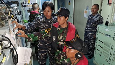 Photo of Di Lautan Luas Siswa Dikmaba dan Dikmata TNI AL Angkatan XLII/2 Laksanakan Serangkaian Latihan Peran