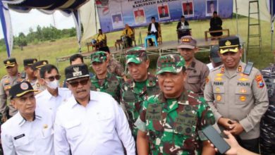 Photo of Polda Jatim Bersama Pangdam V BRAWIJAYA Kawal Langsung Pengamanan Pilkades Serentak 149 Desa Di Bangkalan.