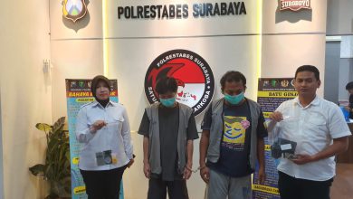 Photo of SATRESNARKOBA Polrestabes Surabaya Tangkap 2 Juru Parkir Diduga Pengedar Narkoba