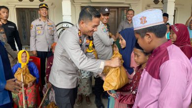 Photo of Jum’at Curhat Special Menyambut Hari Bhayangkara Ke-77 AKBP Siswantoro Santuni Anak Yatim Dan Bagikan Sembako