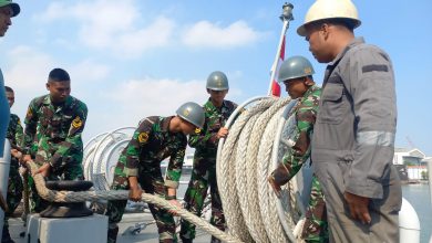 Photo of Siswa Dikmaba TNI AL Angkatan 42/2 Kejuruan Bahari Laksanakan Lattek Pemeliharaan Kapal Perang