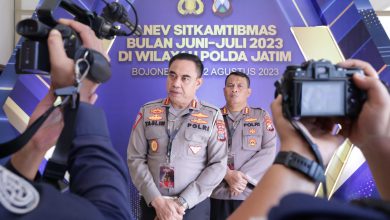 Photo of Respon Cepat Polda Jawa Timur Klarifikasi Vidio Viral Pengurusan SIM Di Gresik