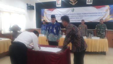 Photo of Asisten Pemerintahan Dan Kesra Lantik 21 Anggota BPD Dari Tiga Desa Kecamatan Torjun