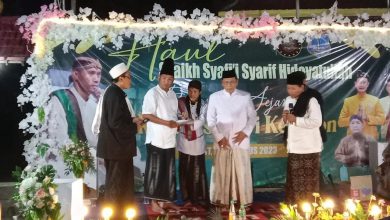 Photo of Dusun Gurit Peringati Haul Syaikh Syafi’i Syarif Hidayatullah, Kades Sugiono Sentil Dinas Terkait